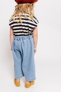 PLEATED WIDE LEG JEANS