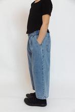 PLEATED JEANS