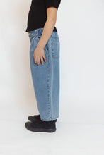 PLEATED JEANS