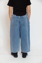 PLEATED JEANS