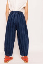 PLEATED STRIPED JEANS