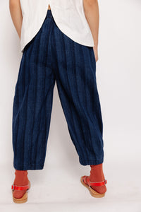 PLEATED STRIPED JEANS