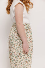 PLEATED FLORAL PRINT PANTS